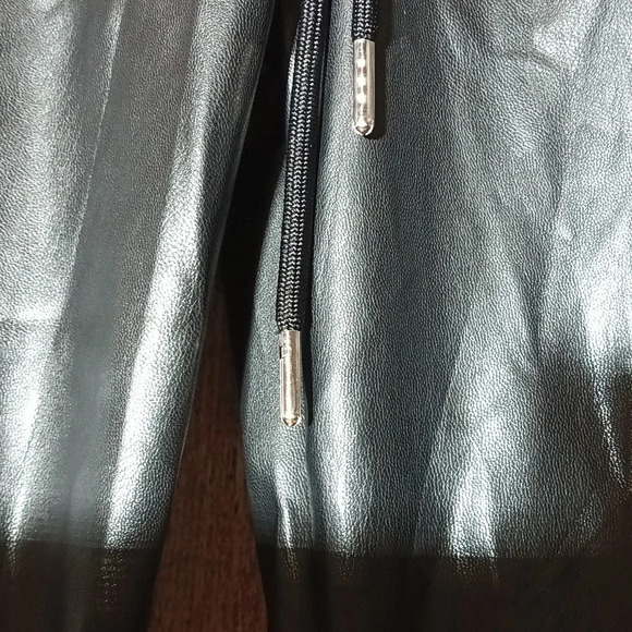 H&M Divided high rise elastic waist faux leather black jogger draw string size 8 - Picture 7 of 13
